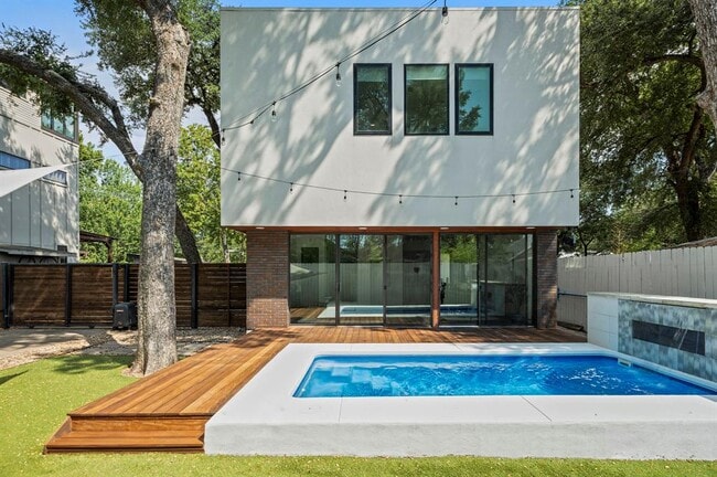 property at 2017 Kinney Ave