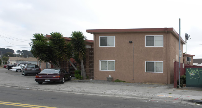 Tiki Apartments in San Pablo, CA - Building Photo - Building Photo