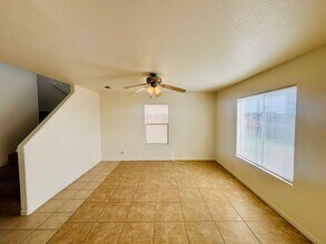 40350 Maravilla Dr in Palmdale, CA - Foto de edificio - Building Photo