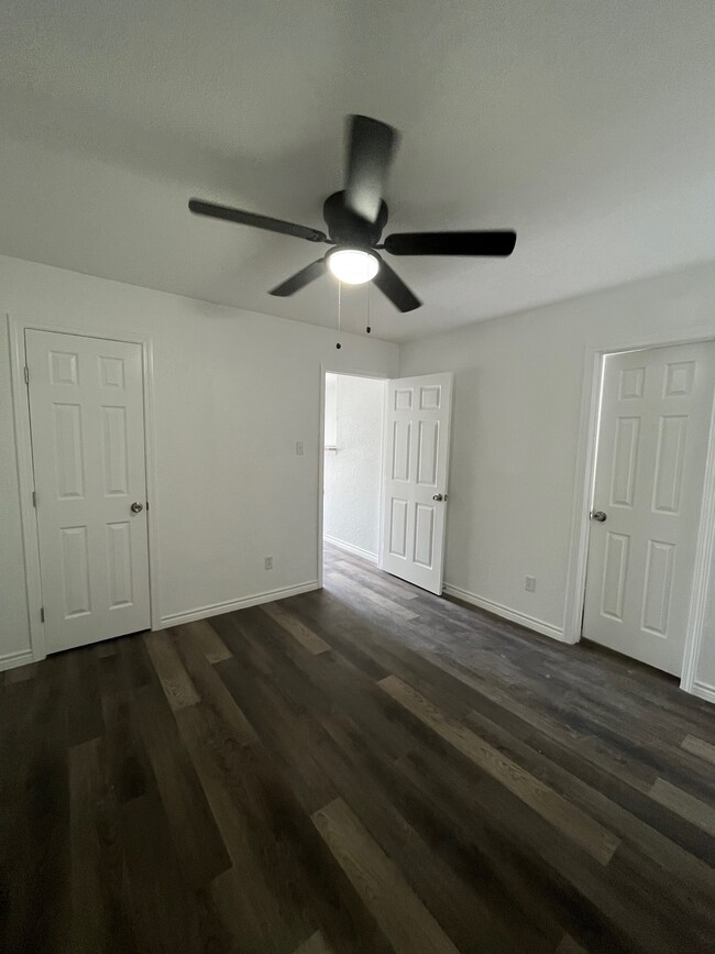 4001 Yellowstone Blvd, Unit One-Bedroom in Houston, TX - Foto de edificio - Building Photo