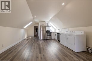 753 Colborne St E in Brantford, ON - Building Photo