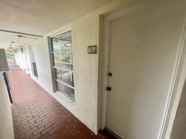 1600 S Le Jeune Rd in Miami, FL - Building Photo - Building Photo