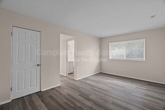 2323 Woodson Rd in Overland, MO - Building Photo - Building Photo