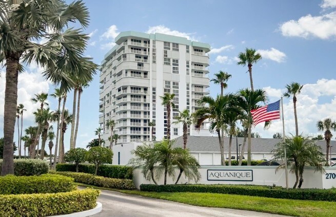 2700 Highway A 1 A Hwy in Fort Pierce, FL - Building Photo