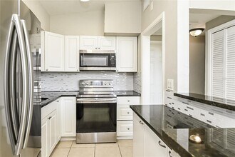 3521 Schwalbe Dr in Sarasota, FL - Building Photo - Building Photo