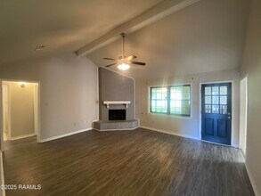 2437 Bernwood Dr in Baton Rouge, LA - Foto de edificio - Building Photo