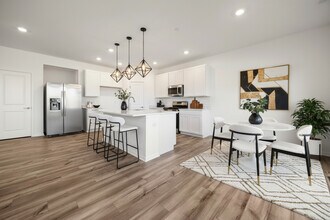 668 Cassia Ct in Crystal Lake, IL - Building Photo - Building Photo