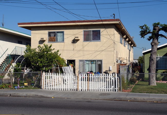 4617 W Lennox Blvd in Inglewood, CA - Building Photo - Building Photo