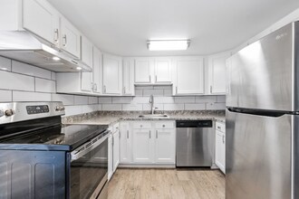 10760 W 8th Ave in Lakewood, CO - Building Photo - Building Photo