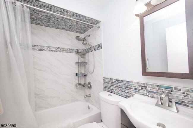 2 Davos Dr-Unit -8 in Vernon, NJ - Building Photo - Building Photo