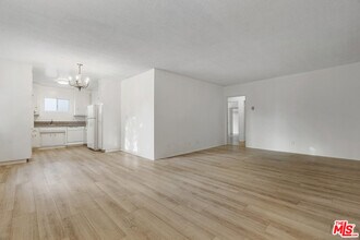 2803 Arizona Ave-Unit -11 in Santa Monica, CA - Building Photo - Building Photo