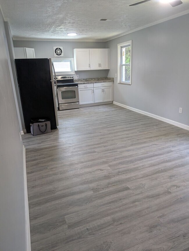 21000 Crystal Ave in Euclid, OH - Building Photo - Building Photo