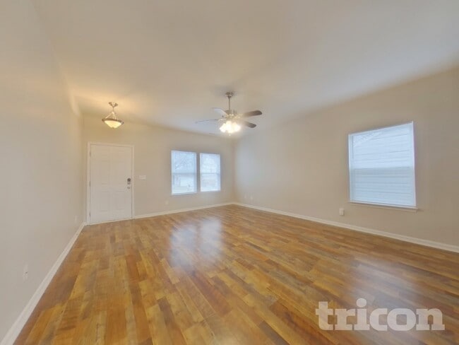 1135 Blue Topaz Dr in Dallas, NC - Foto de edificio - Building Photo