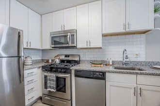 Morningside Courts in Atlanta, GA - Foto de edificio - Interior Photo