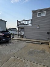 18 Julian Pl, Unit Main in Island Park, NY - Building Photo - Building Photo