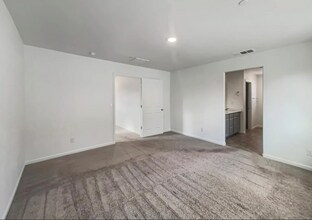 3710 Roseparke Way in Sacramento, CA - Building Photo - Building Photo
