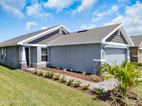 1063 Grantham Ln in Palm Bay, FL - Building Photo - Building Photo