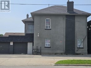 451 Simcoe St S in Oshawa, ON - Building Photo - Building Photo