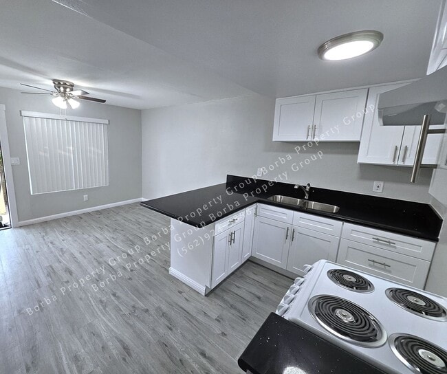 811 E 9th St in Long Beach, CA - Building Photo - Building Photo