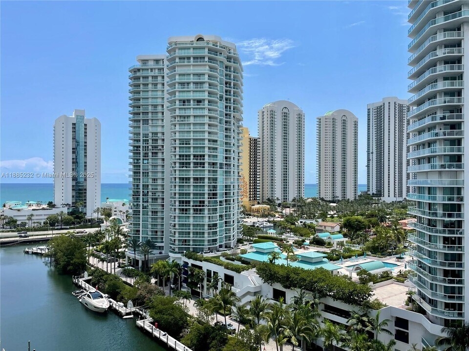 300 Sunny Isles Blvd, Unit 4-1104 in Sunny Isles Beach, FL - Building Photo