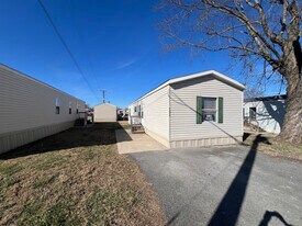 121 Plum St in Hopkinsville, KY - Building Photo
