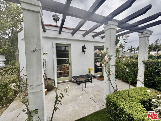 property at 921 Spaulding Ave