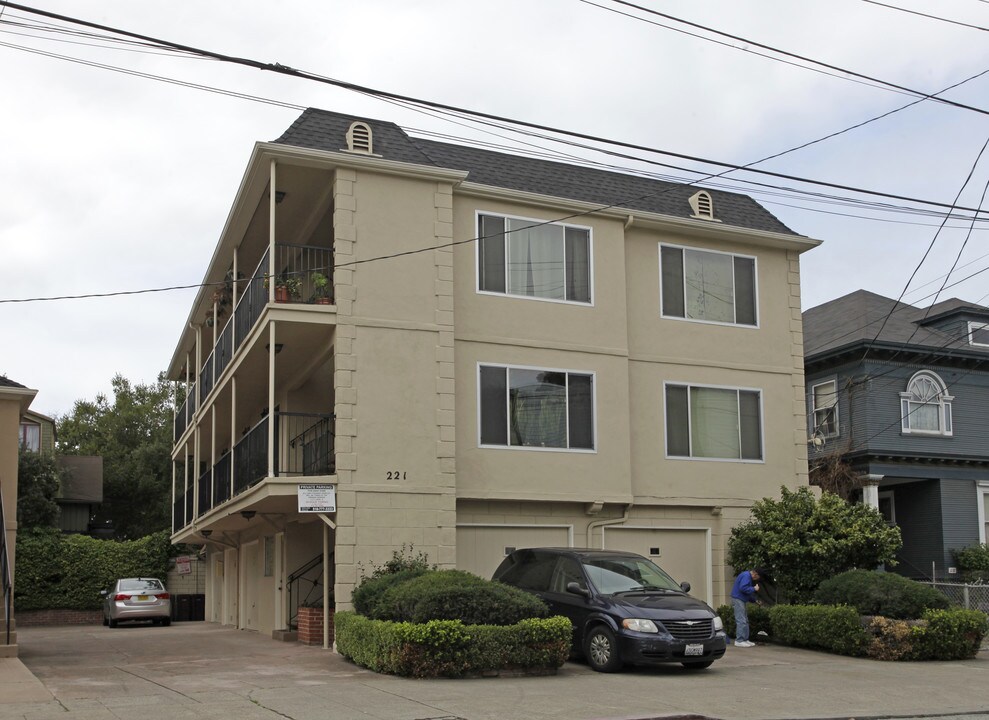 221 Wayne Ave in Oakland, CA - Foto de edificio