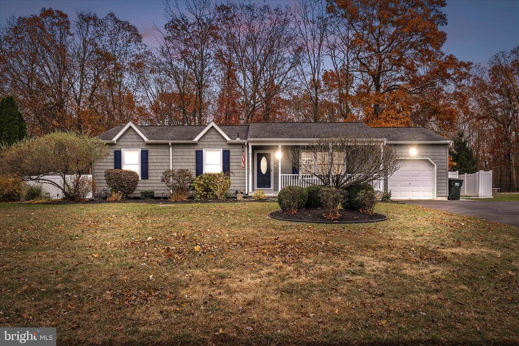 29 Anita Dr in Jackson Township, NJ - Building Photo