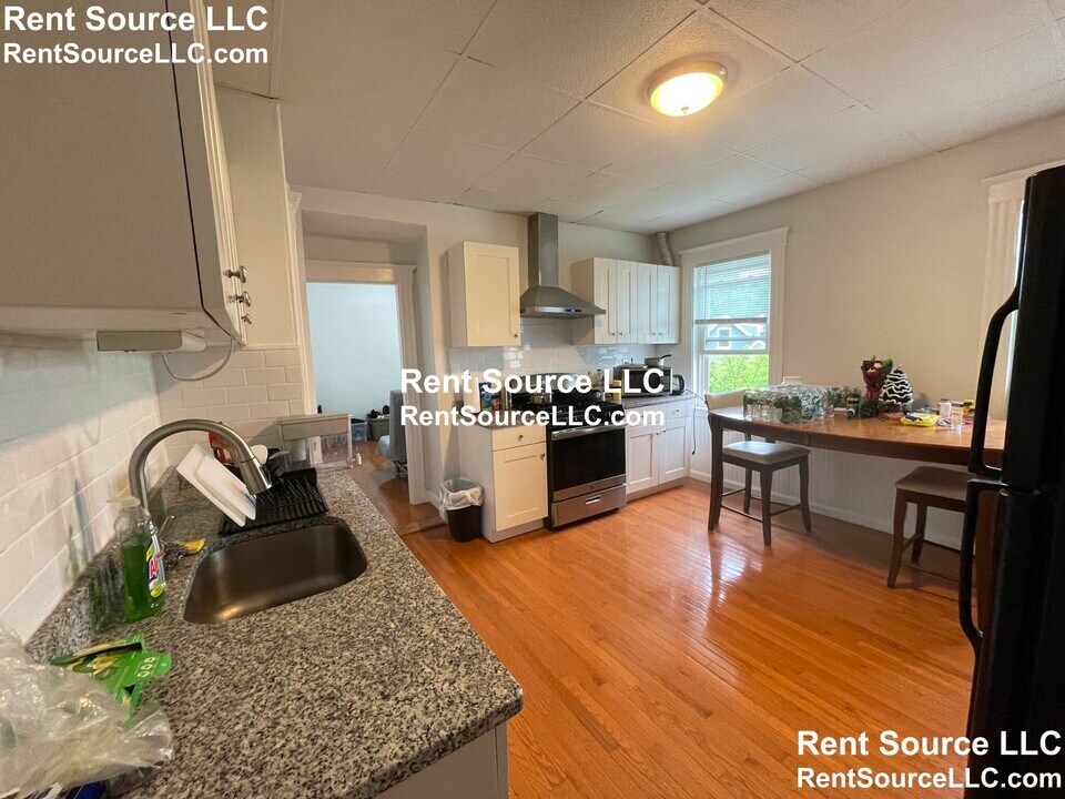 410 Trapelo Rd in Belmont, MA - Building Photo