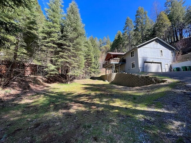 5681 Manx Rd in Pollock Pines, CA - Building Photo - Building Photo