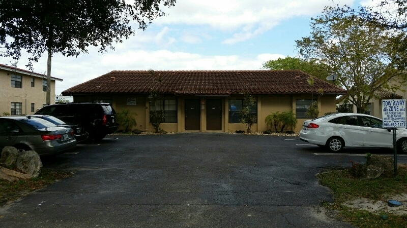 10831 NW 45th St in Coral Springs, FL - Building Photo