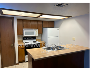 8705 NW 82nd St in Kansas City, MO - Building Photo - Building Photo