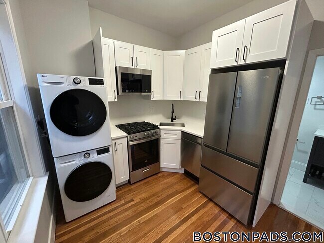 1576 Cambridge St, Unit 1F in Cambridge, MA - Foto de edificio - Building Photo