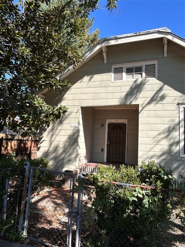 6737 Ave E