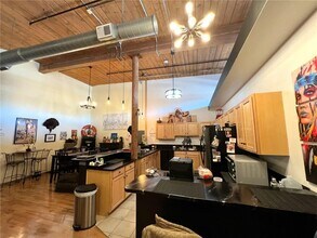 1117 Douglas Ave in Providence, RI - Foto de edificio - Building Photo