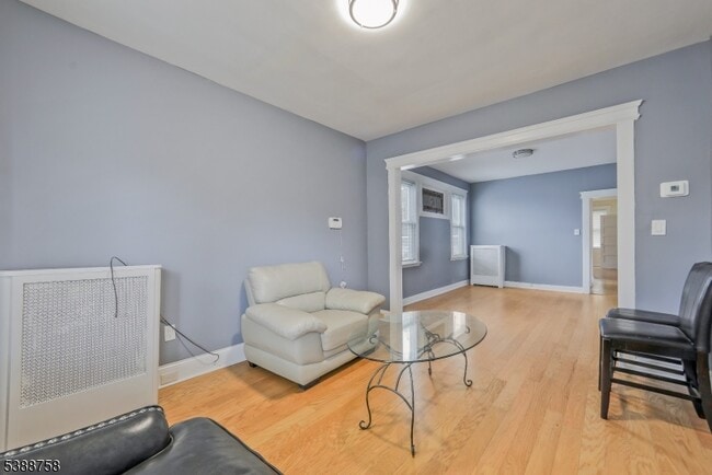 26 Montrose Terrace in Irvington, NJ - Building Photo - Building Photo