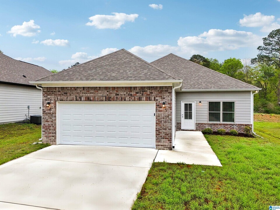615 Troubadour Ln in Jasper, AL - Building Photo