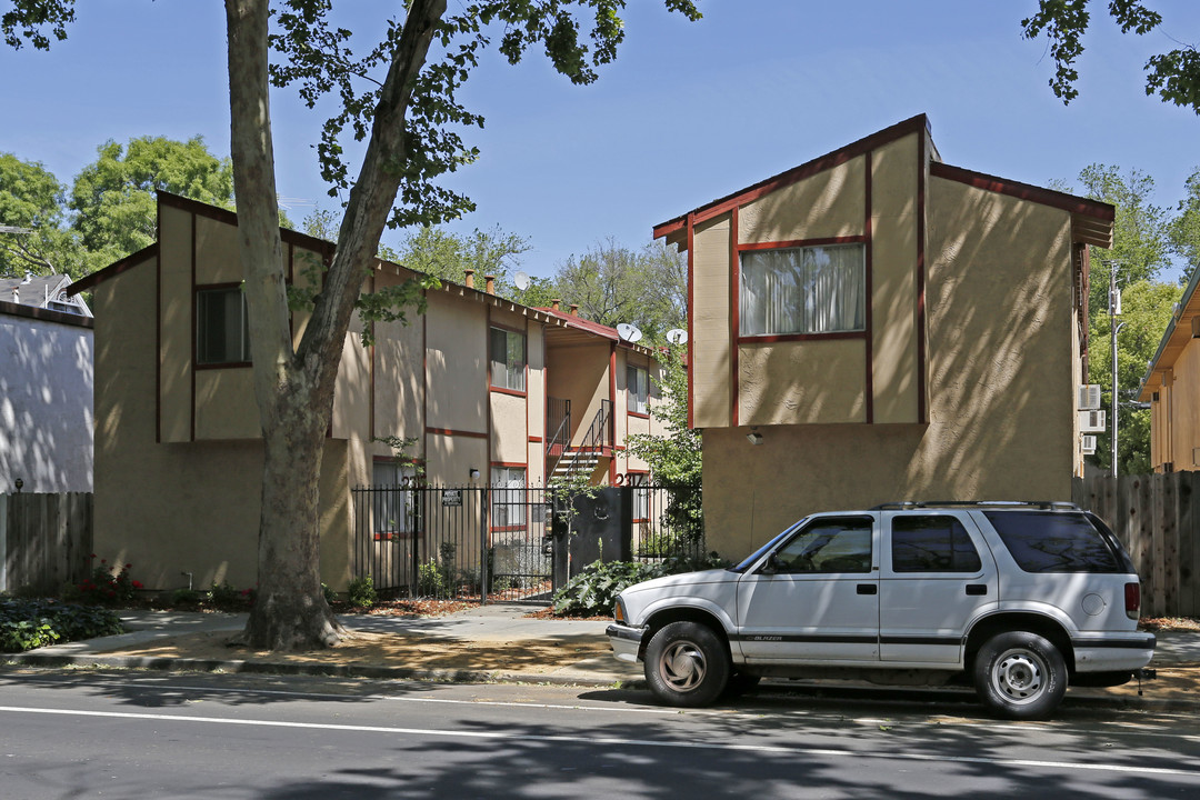 2315-2317 N St in Sacramento, CA - Building Photo