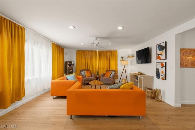 1013 Francis Ave in Las Vegas, NV - Foto de edificio - Building Photo