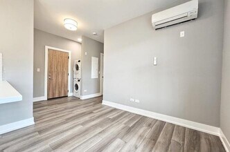 3937 N Janssen Ave, Unit A09C in Chicago, IL - Building Photo - Building Photo