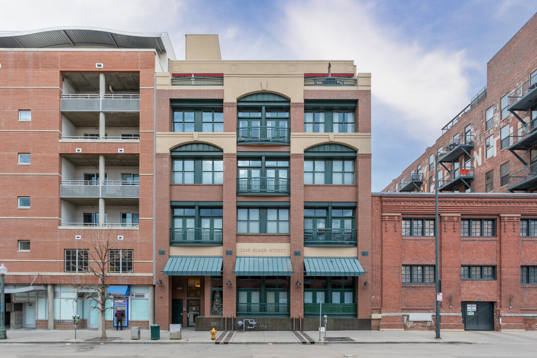 2245 Blake St in Denver, CO - Foto de edificio