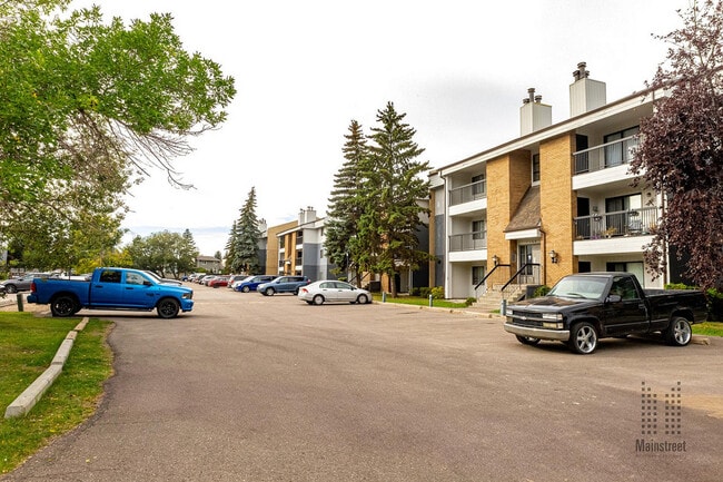 Hermitage Village Apartments in Edmonton, AB - Building Photo - Building Photo