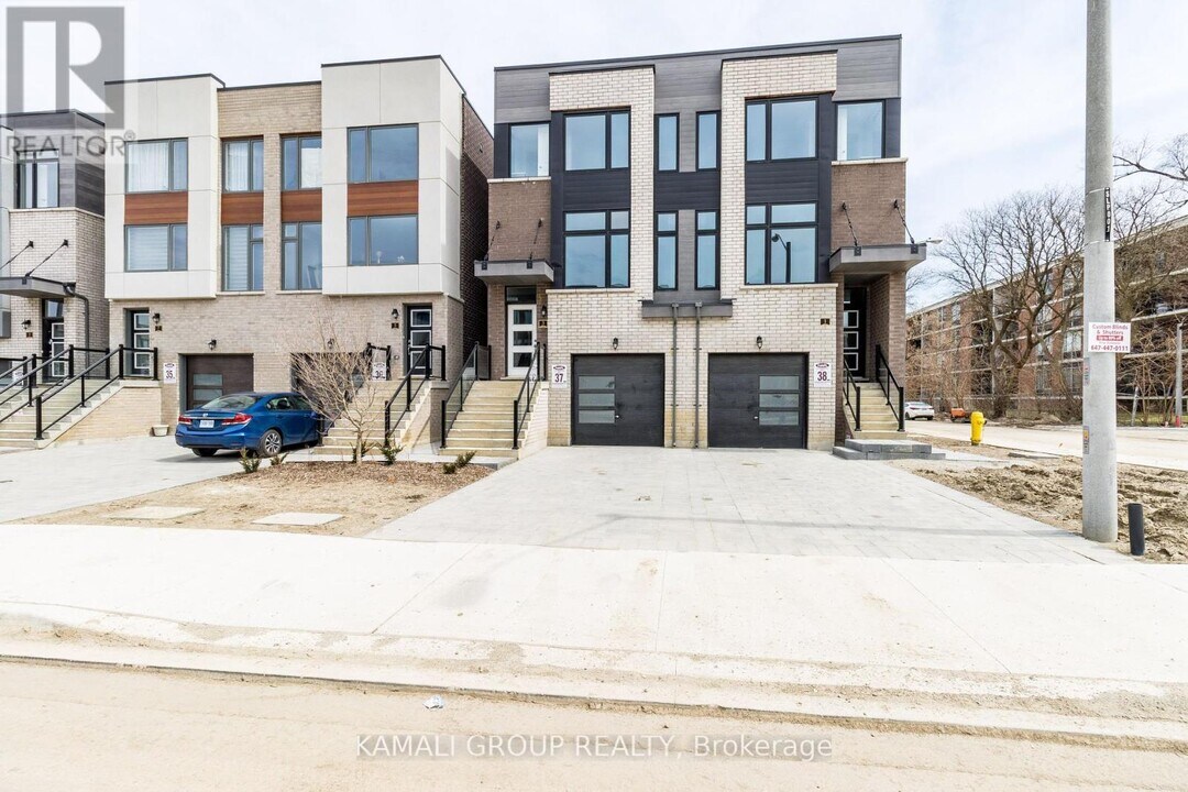 3 Wild Rose Gardens in Toronto, ON - Building Photo