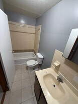 44 Edgewood St, Unit 3S in Hartford, CT - Building Photo