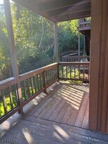 2 Stowe Ct in Vernon, NJ - Building Photo