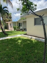 717 NE 10 ST, APT 3 Hallandale, FL 33009 in Hallandale Beach, FL - Building Photo - Building Photo