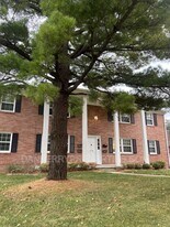 4126 Newcastle Dr in Sylvania, OH - Building Photo