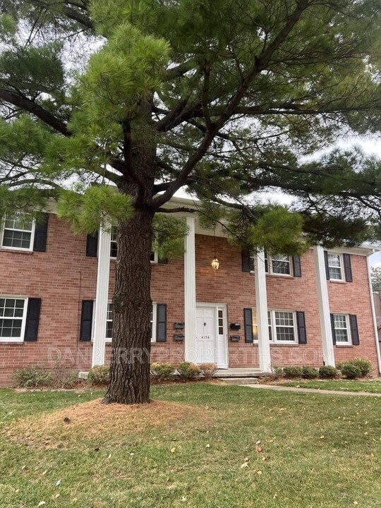 4126 Newcastle Dr in Sylvania, OH - Building Photo