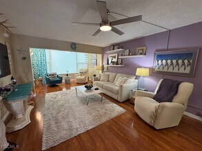 1624 Pine Valley Dr in Ft. Myers, FL - Foto de edificio - Building Photo