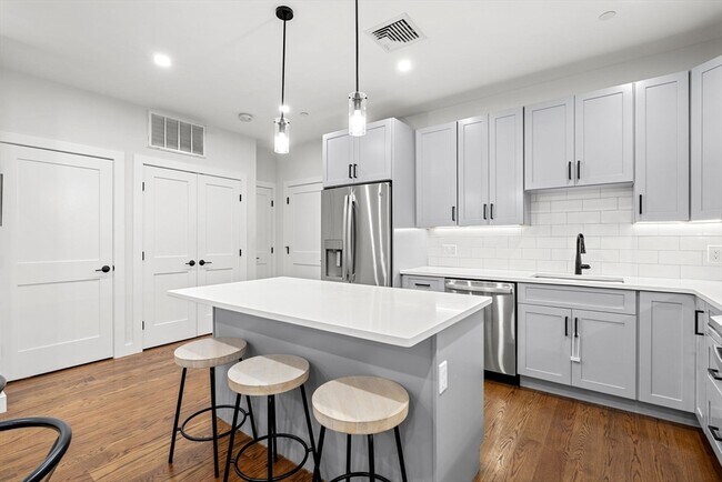 21 Lexington St in Boston, MA - Building Photo - Building Photo